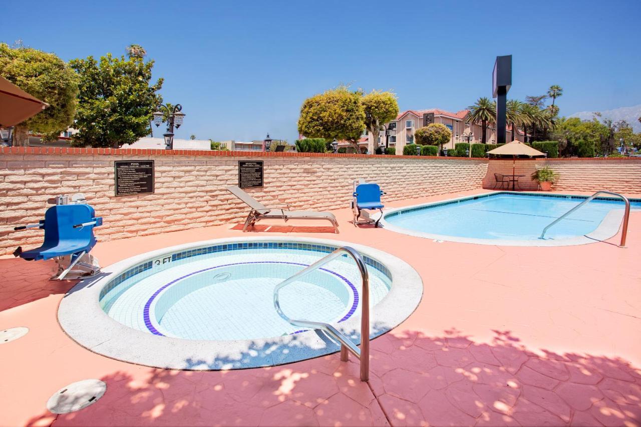 מלון Ramada By Wyndham פסדינה מראה חיצוני תמונה