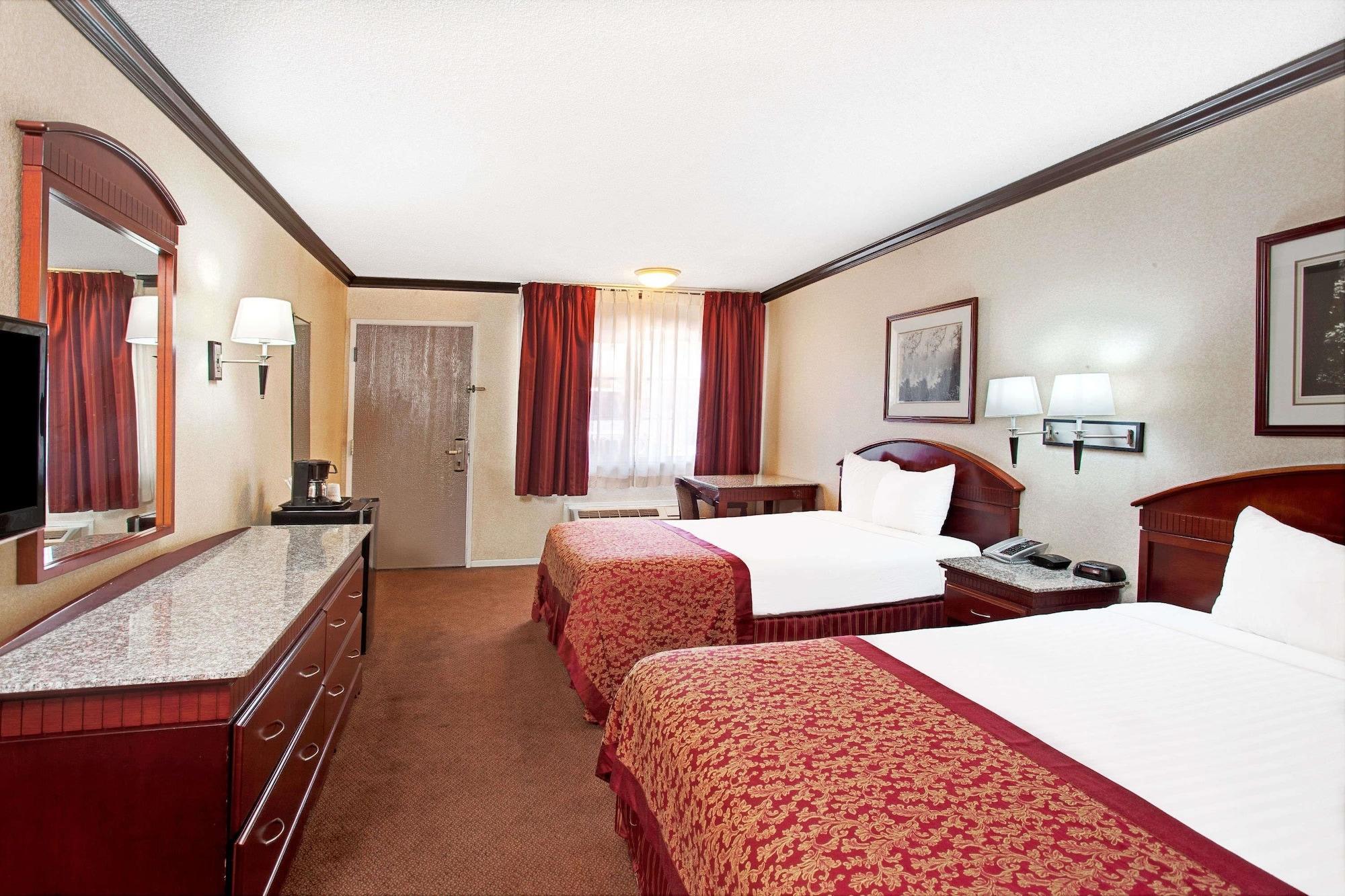 מלון Ramada By Wyndham פסדינה מראה חיצוני תמונה