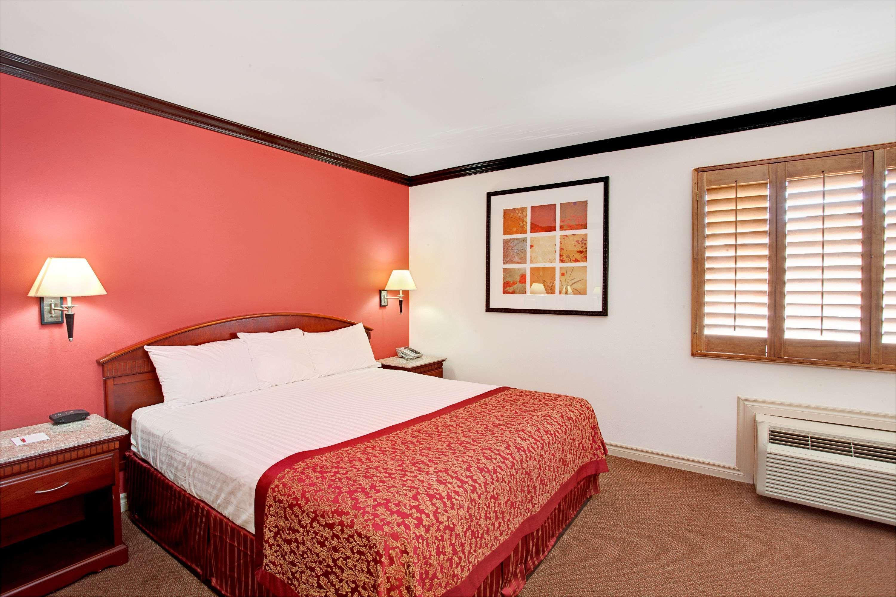 מלון Ramada By Wyndham פסדינה מראה חיצוני תמונה