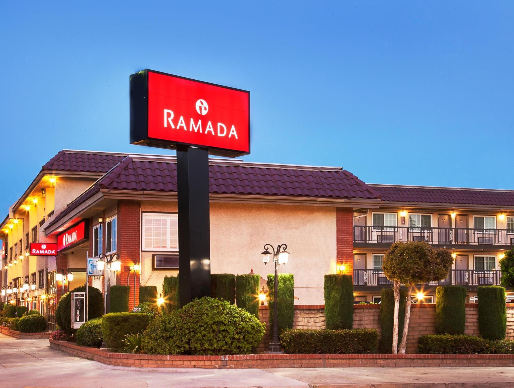 מלון Ramada By Wyndham פסדינה מראה חיצוני תמונה