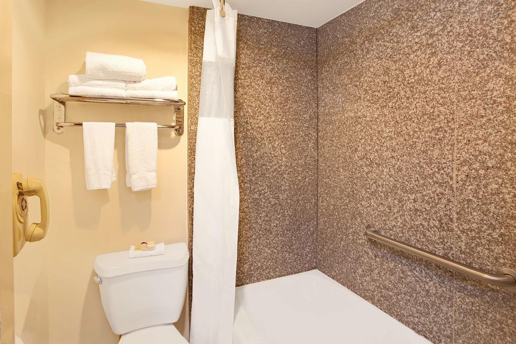 מלון Ramada By Wyndham פסדינה מראה חיצוני תמונה