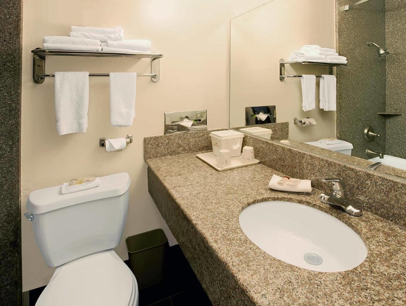 מלון Ramada By Wyndham פסדינה מראה חיצוני תמונה