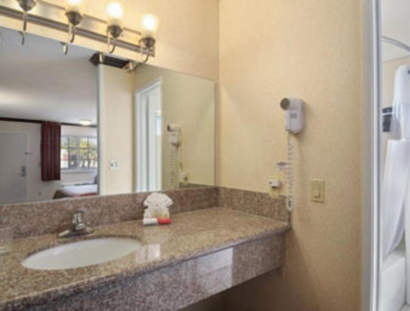 מלון Ramada By Wyndham פסדינה מראה חיצוני תמונה