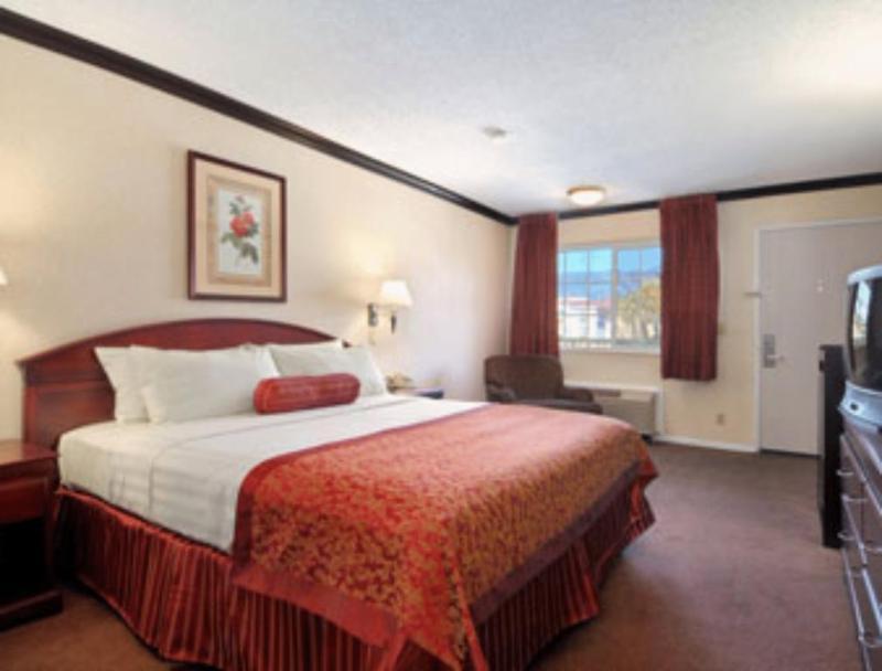 מלון Ramada By Wyndham פסדינה מראה חיצוני תמונה